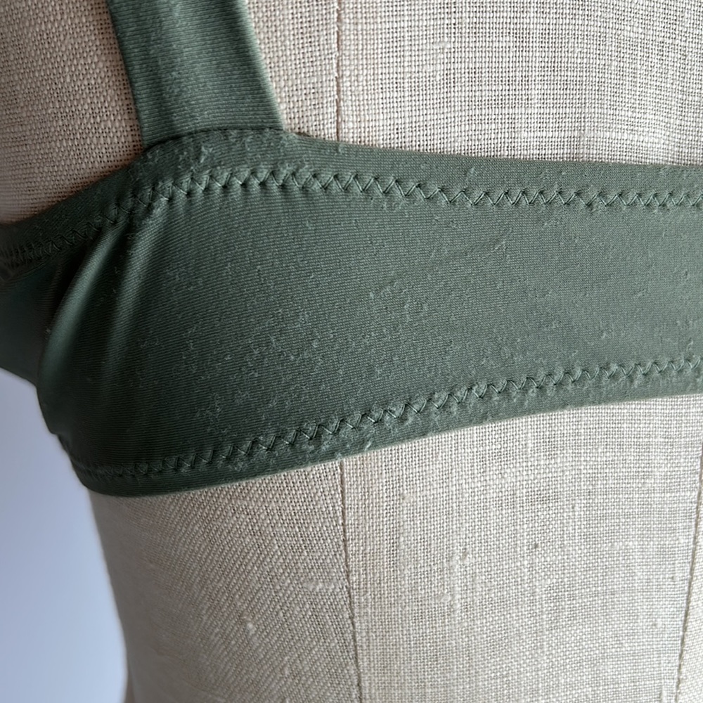 Zaful green plunge knotted tie front bikini top Size medium - Picture 7 of 7